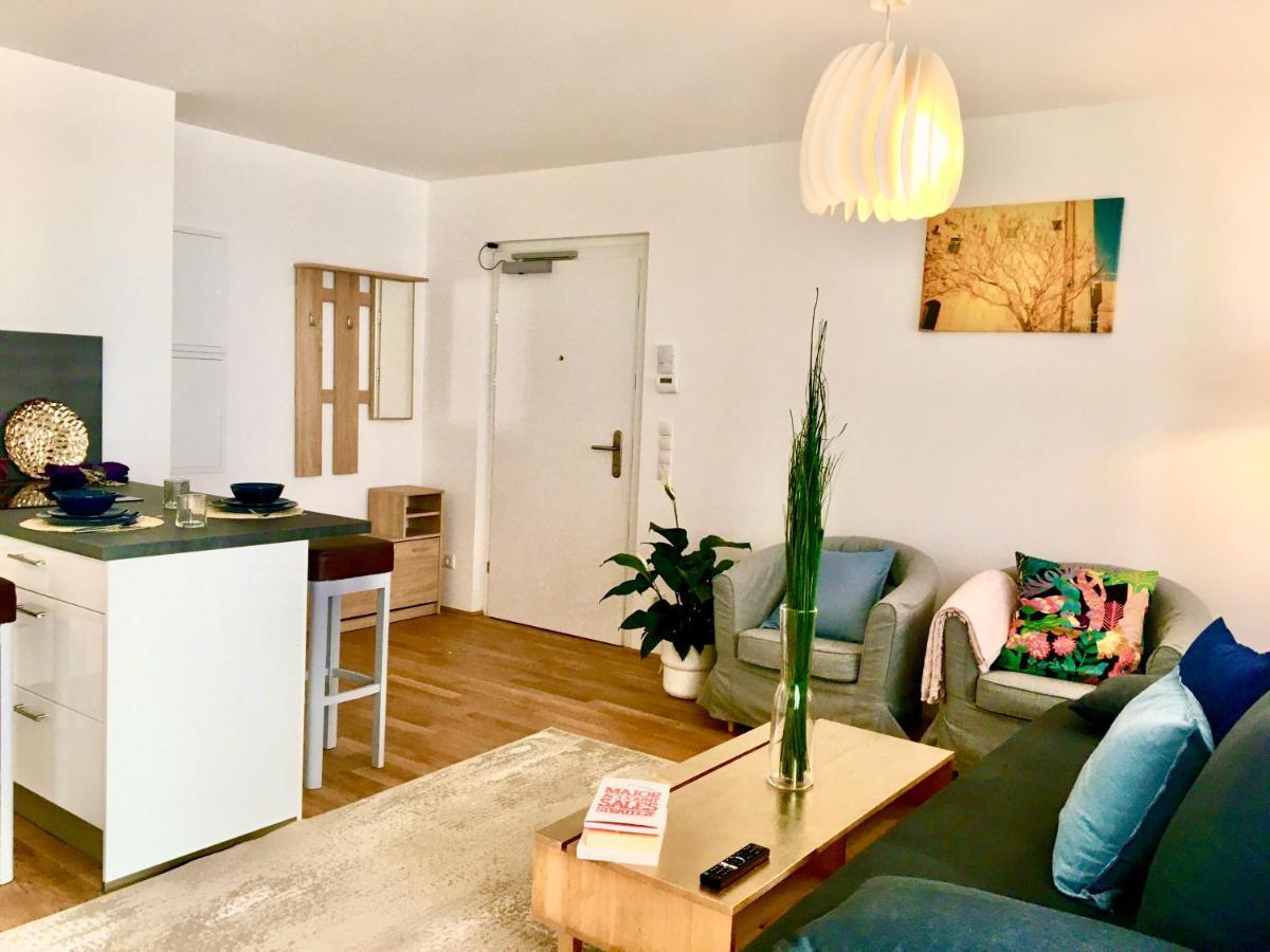 Messe-congress With Balcony Apartment Wien